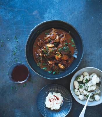 Beef goulash with gnocchi and soured cream