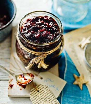 Mulled cranberry and red onion chutney