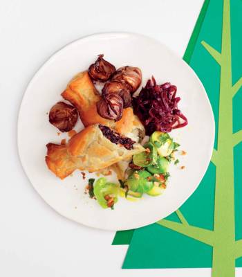 Truffled mushroom cracker with port shallots