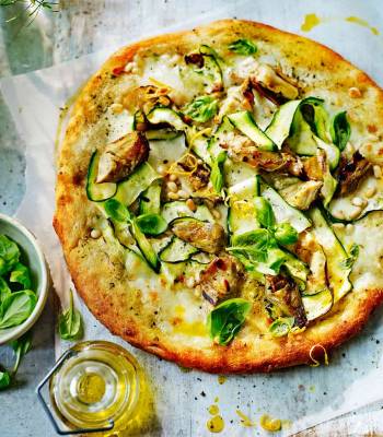 Courgette, lemon and mozzarella pizza