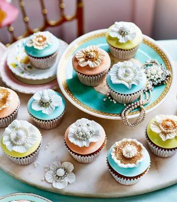 Crown jewels cupcakes