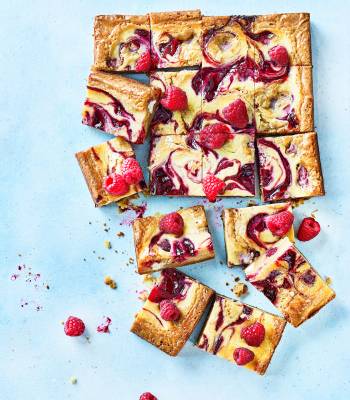 Raspberry ripple blondies 