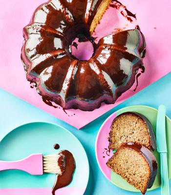 Hazelnut coffee cake with Nutella glaze