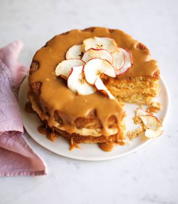 Caramel apple cake