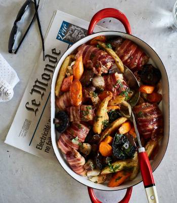 Coq au vin traybake