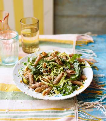 Buttery courgette and rocket pasta