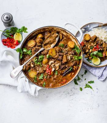 Beef and cashew massaman curry