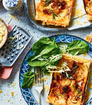 Upside-down French onion tarts