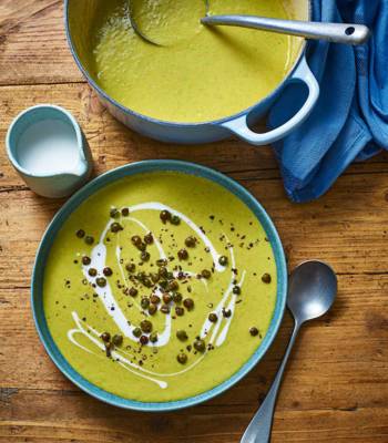 Spicy pea and coconut soup