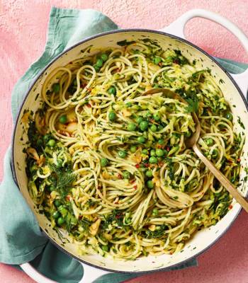 Salsa verde spaghetti with courgettes 