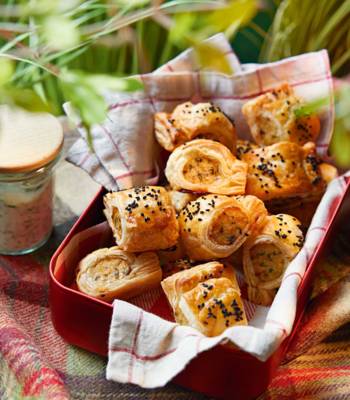 Korma sausage rolls