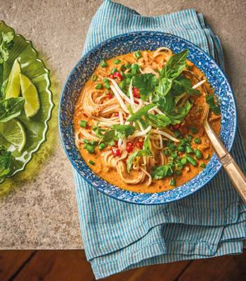 Rice noodles with fish curry sauce
