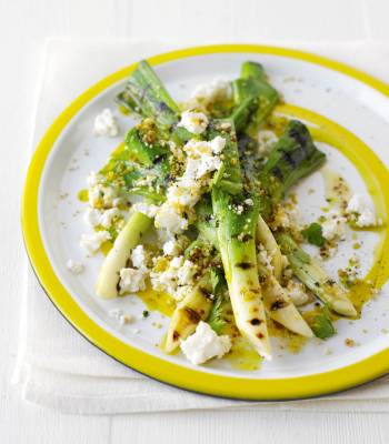 Leeks vinaigrette, goats’ cheese and crispy crumbs