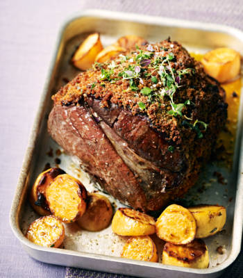 Roast beef with a paprika and thyme crust