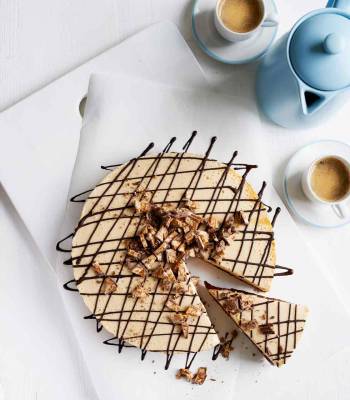 Snickers cheesecake