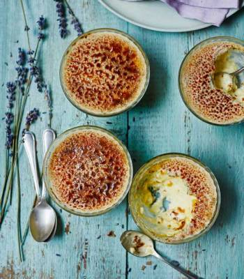 Lemon crème brûlées 