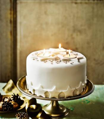 Decoration idea: Starry night Christmas cake