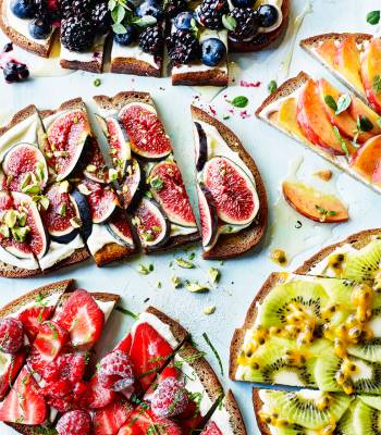 Rainbow fruit tartines
