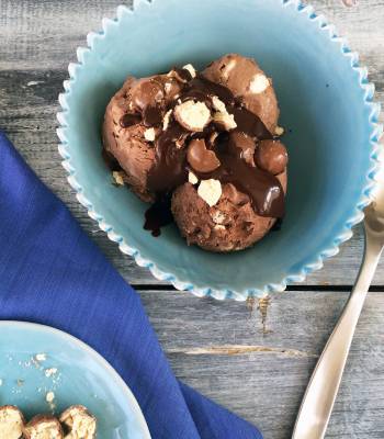 Easy Malteser chocolate ice cream