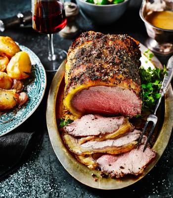Roast beef sirloin with juniper and black pepper