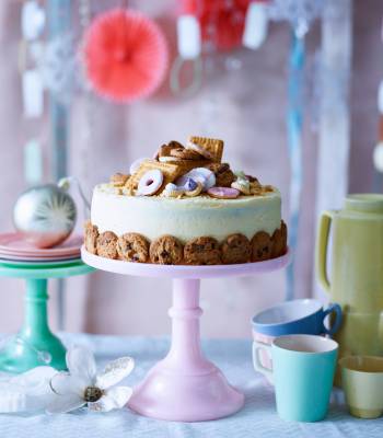 Milk and cookies cake