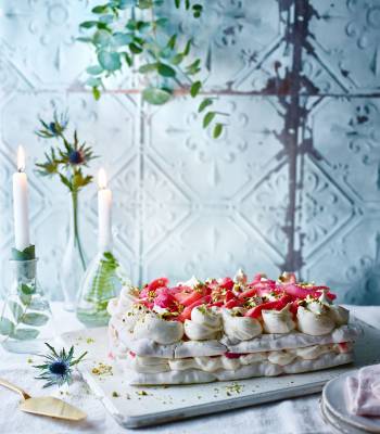 Pistachio and rhubarb meringue cake