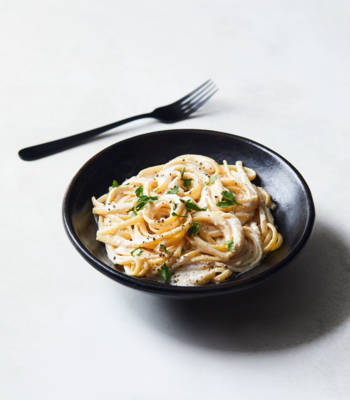 Linguine with walnut sauce