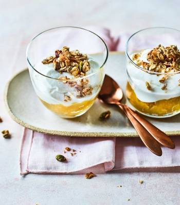 Apple and cardamom yogurt pots