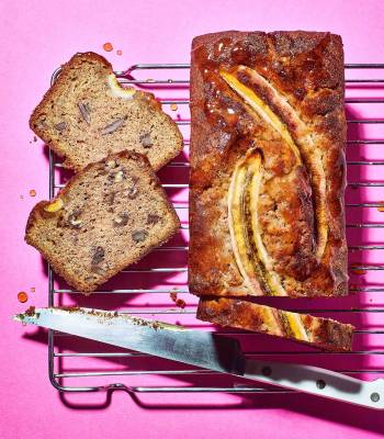 Cinnamon banana bread with lemon sugar cubes