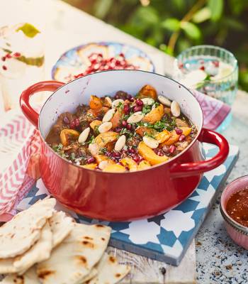 Fruity lamb with honey and almonds