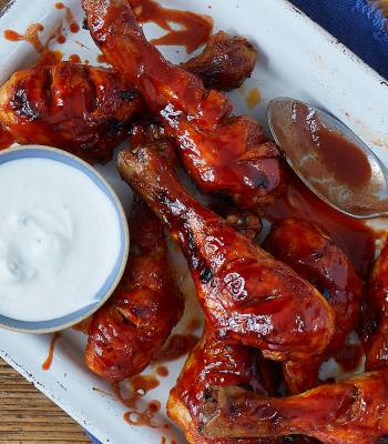 Buffalo drumsticks with blue cheese dip 