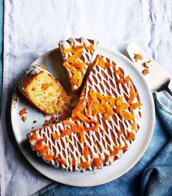 'Skinny' apricot cake
