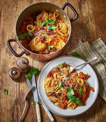 Sweet and salty lentil spaghetti