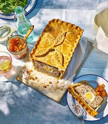 Ham and egg raised pie