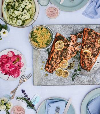 ‘Gravlax’ baked salmon with sweet dill-mustard sauce 