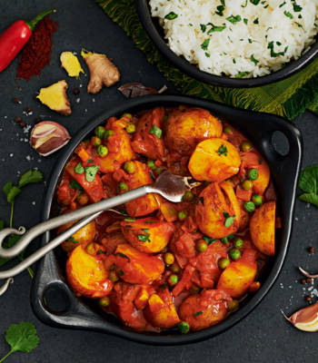 Sponsored: Potato and pea curry from Knorr Stock Pots 