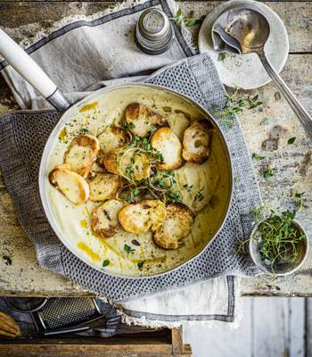 Cauliflower cheese soup with cheese toastie topping