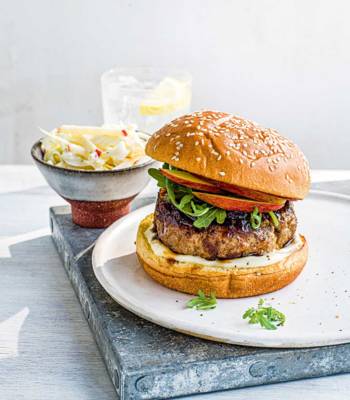 Pork burgers with apple and fennel