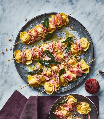 Cheesy tortelloni skewers