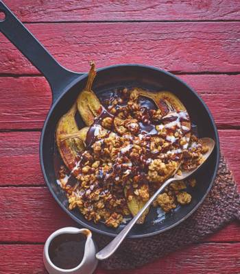 Banana chocolate hazelnut crumble