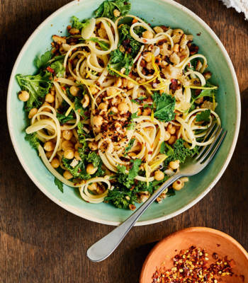Kale and chickpea linguine with a nutty crunch