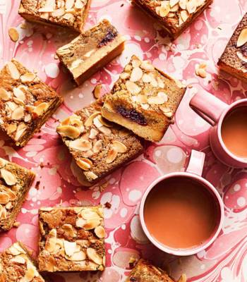 Bakewell blondies