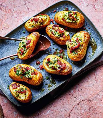 Mini jacket potatoes with bacon, sourced cream and chives