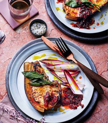 Pork chops with chicory jam