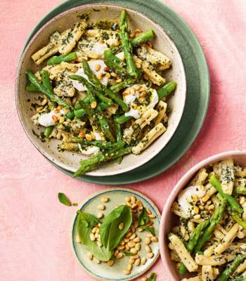 Asparagus pasta with mint and ricotta pesto