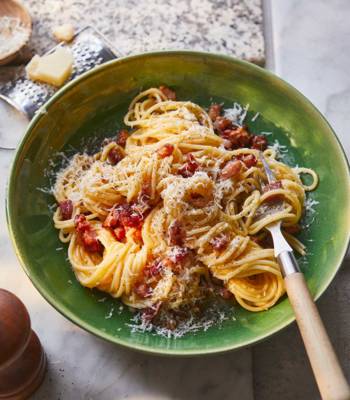 Classic spaghetti carbonara 