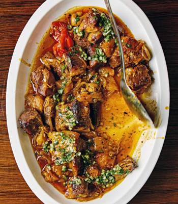 Slow-cooked pineapple pork with green vinagrete