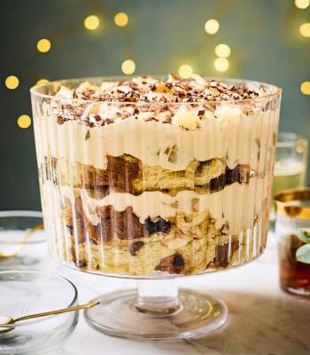 Panettone with zabaglione custard and pears
