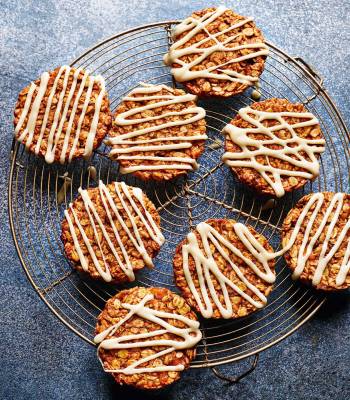 Oaty apple sauce cookies