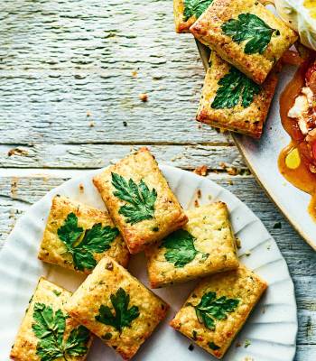 Herby pecorino crackers